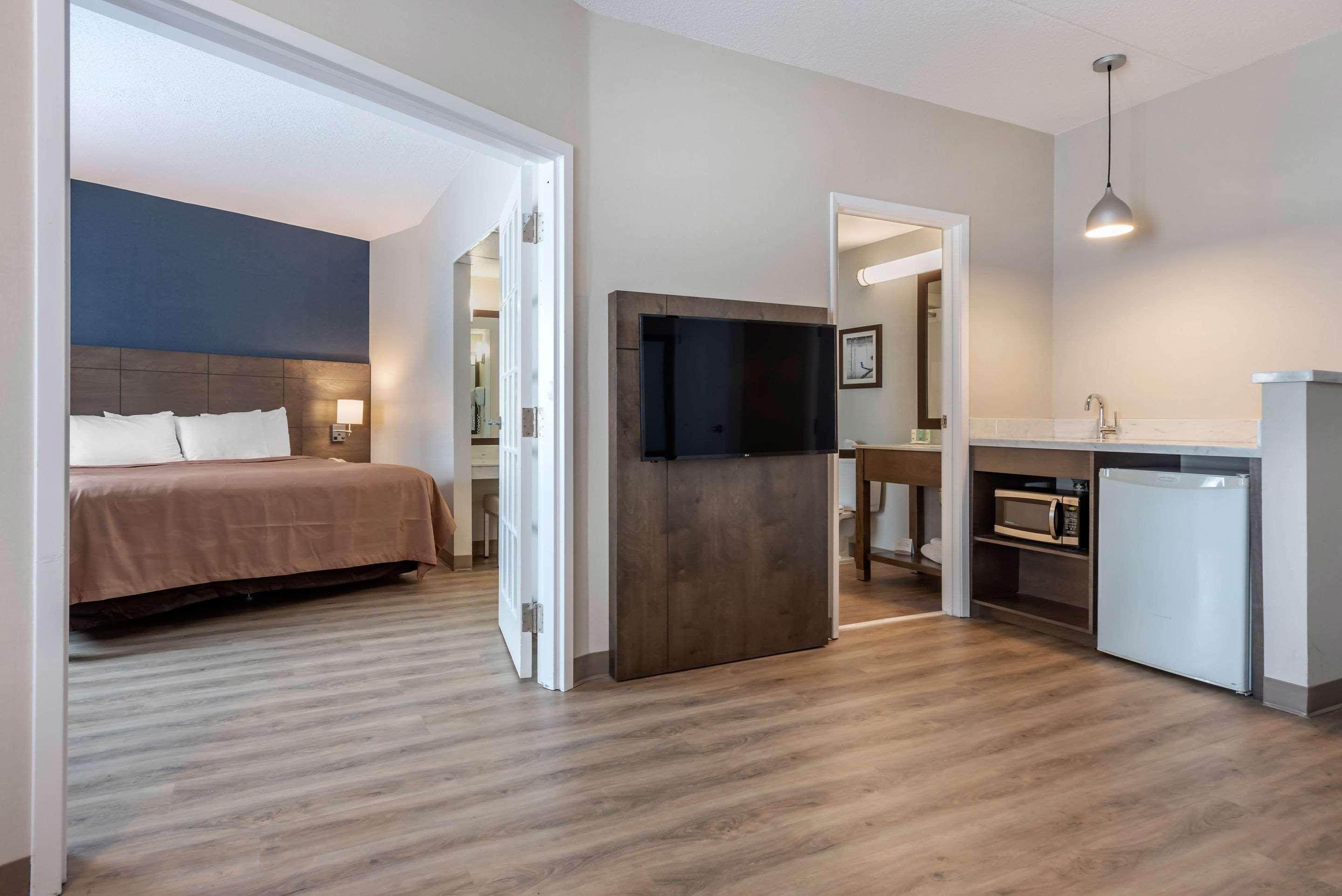 Quality Suites Quebec City Exterior photo