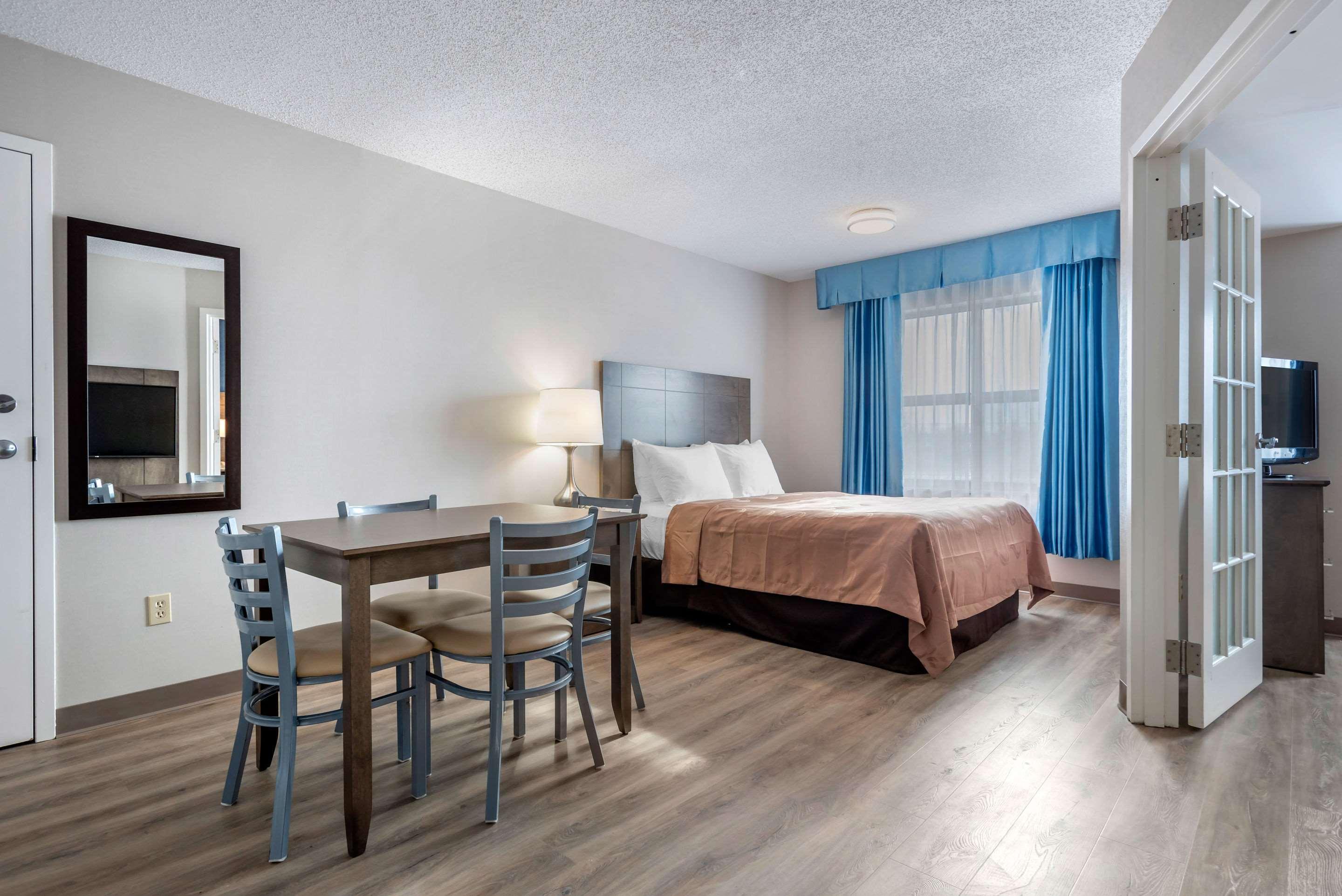Quality Suites Quebec City Exterior photo
