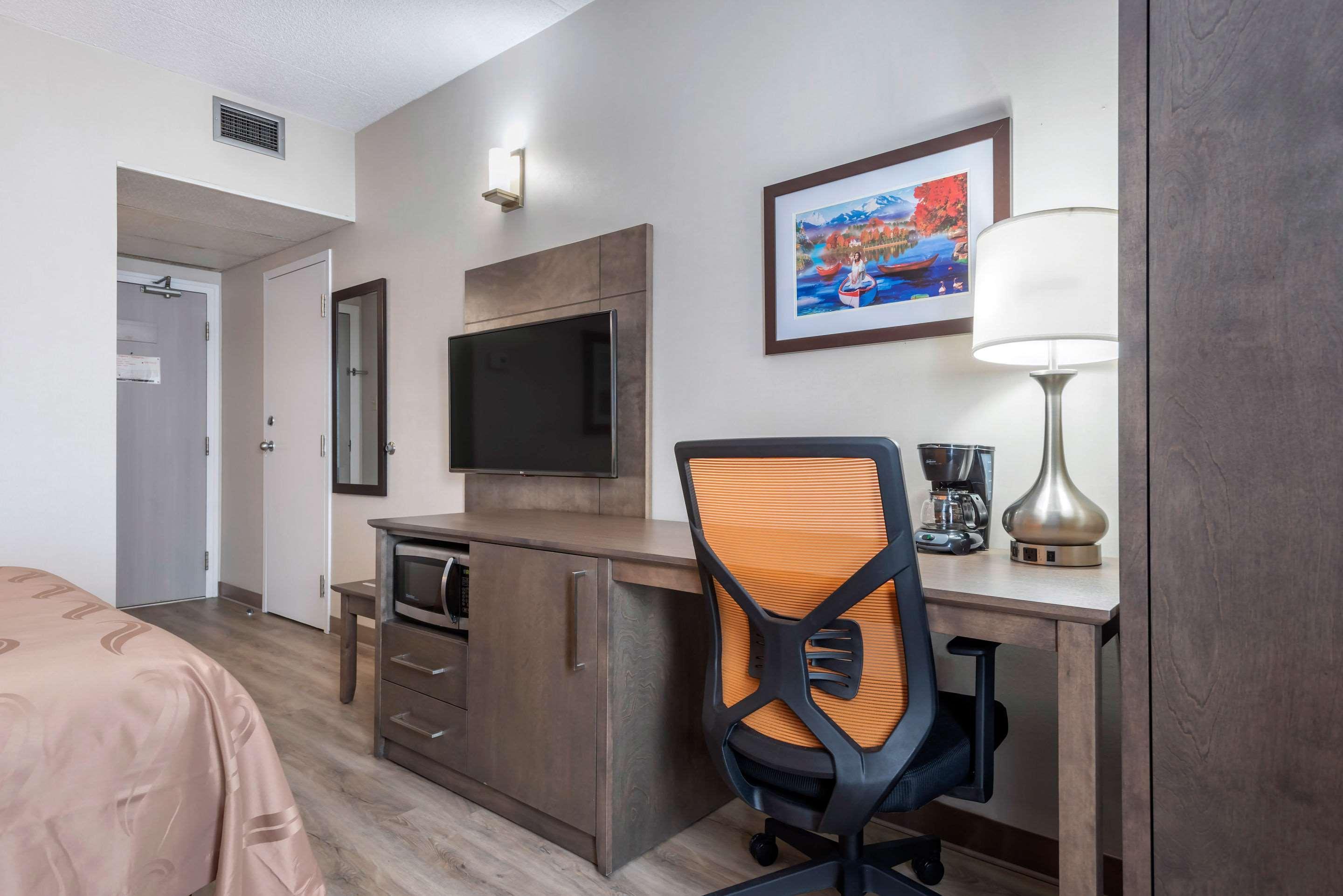 Quality Suites Quebec City Exterior photo