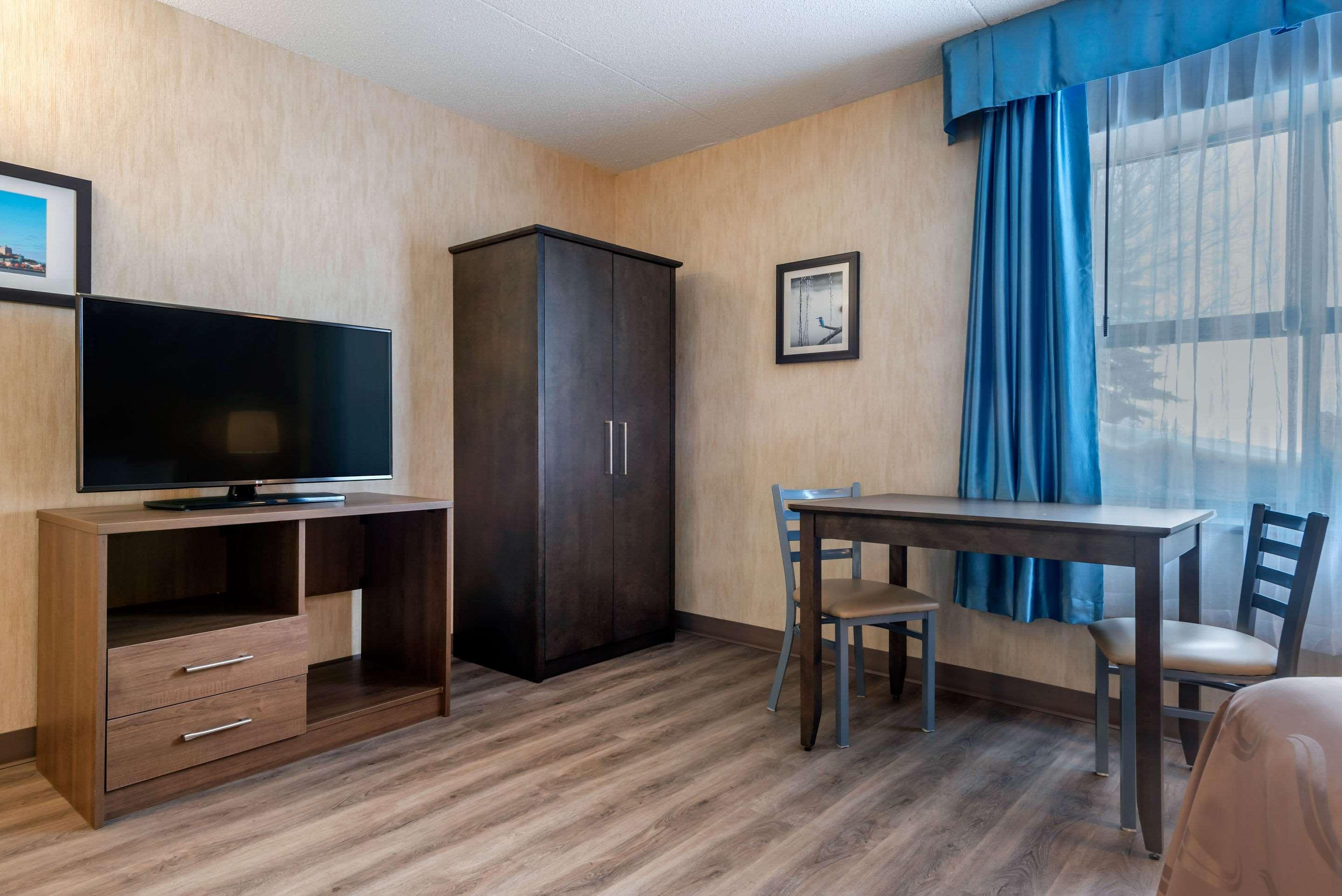 Quality Suites Quebec City Exterior photo