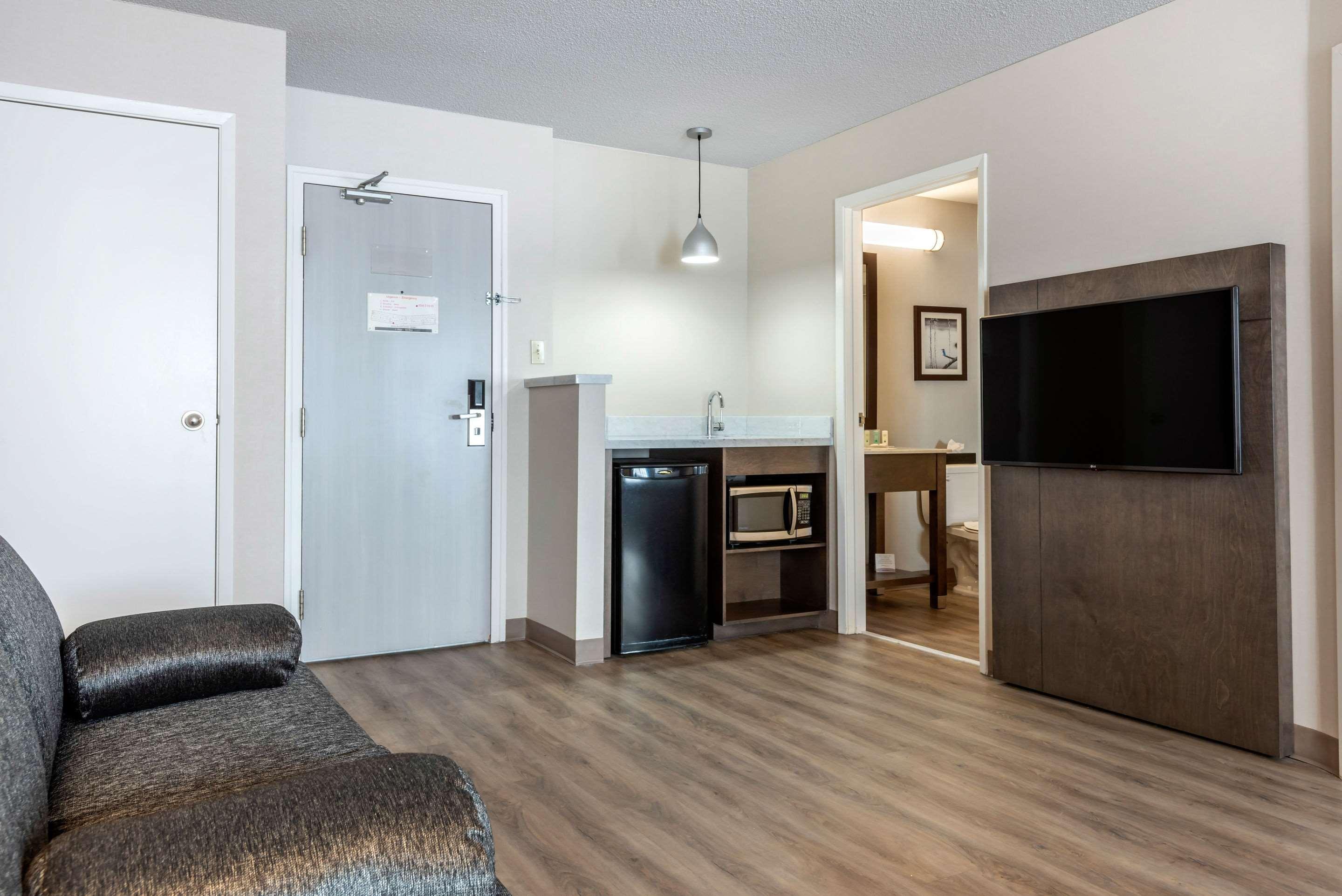Quality Suites Quebec City Exterior photo