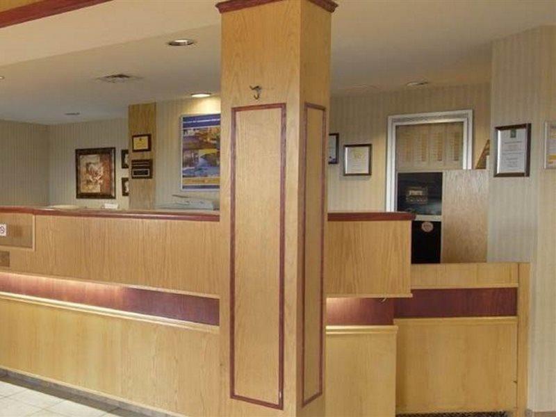 Quality Suites Quebec City Exterior photo