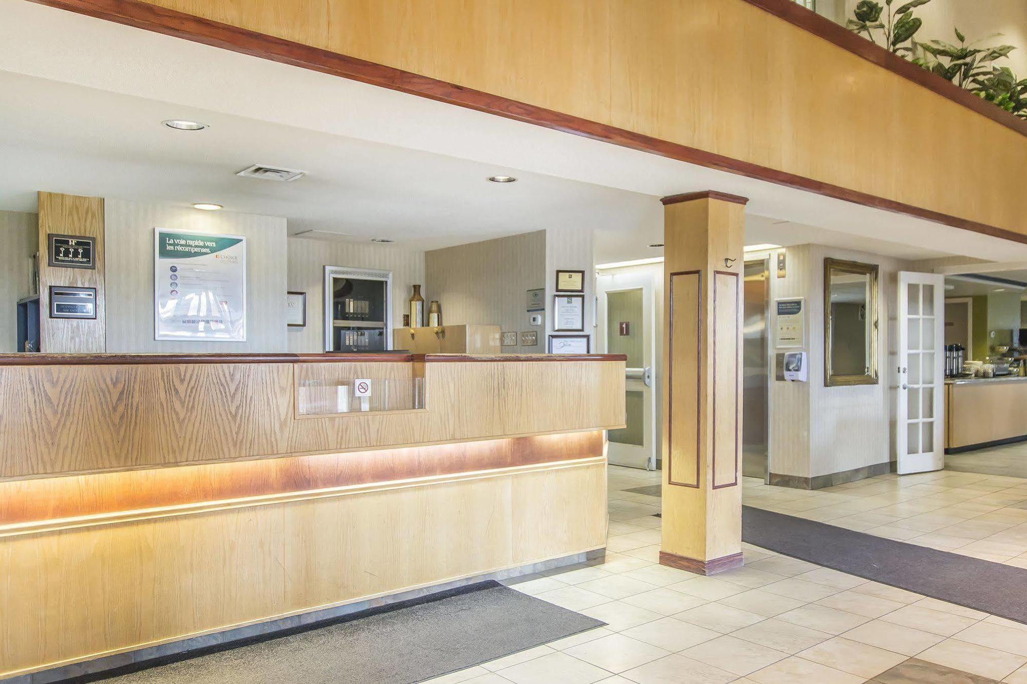 Quality Suites Quebec City Exterior photo