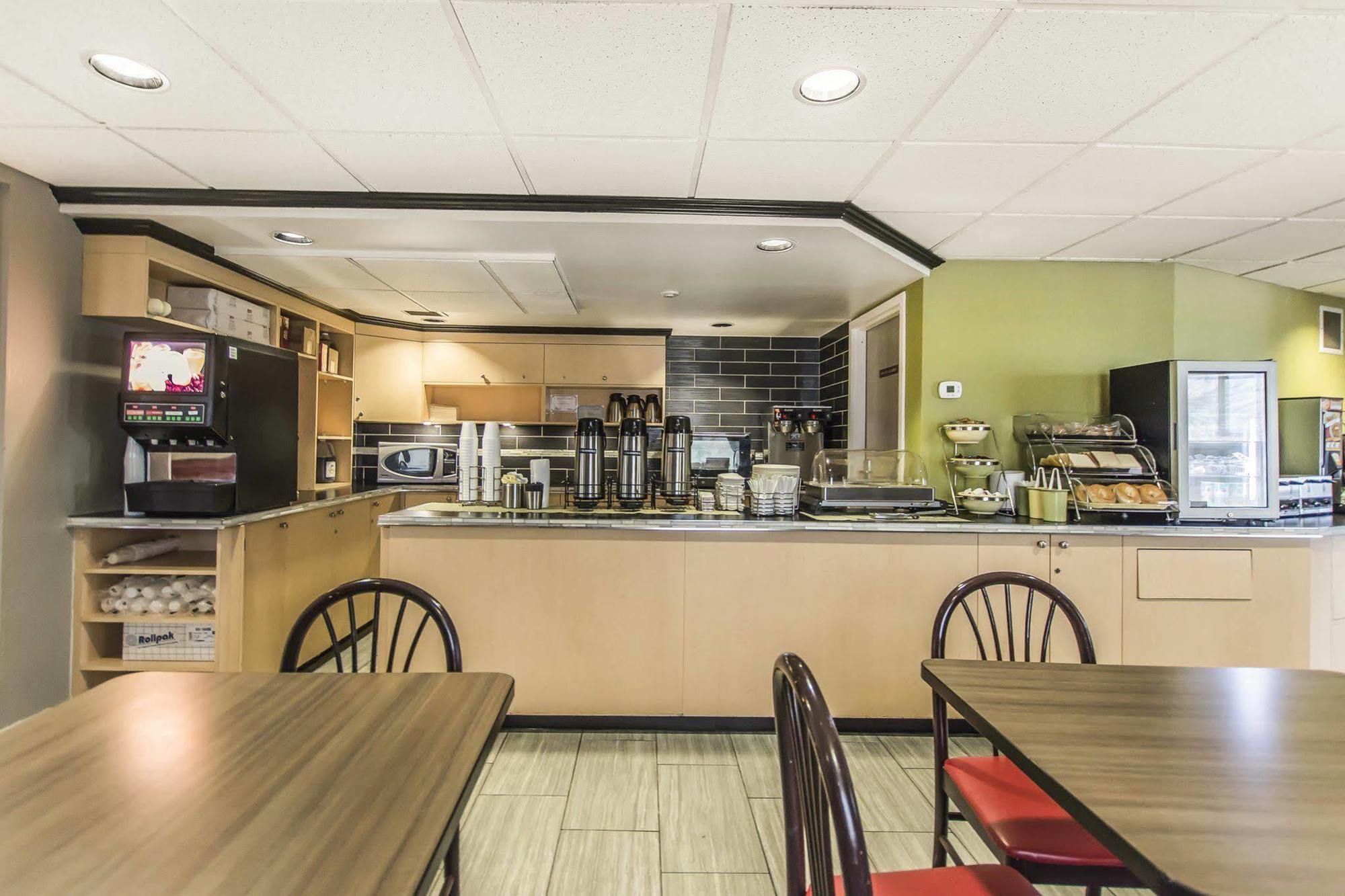 Quality Suites Quebec City Exterior photo