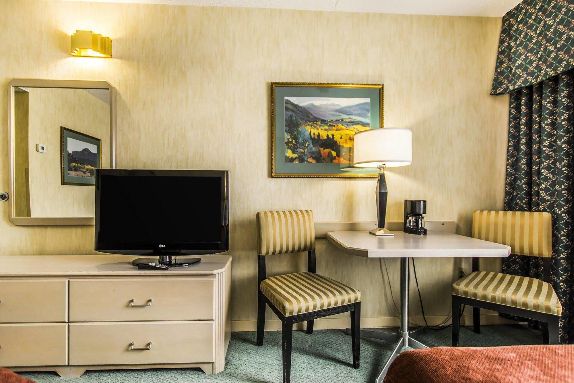 Quality Suites Quebec City Exterior photo