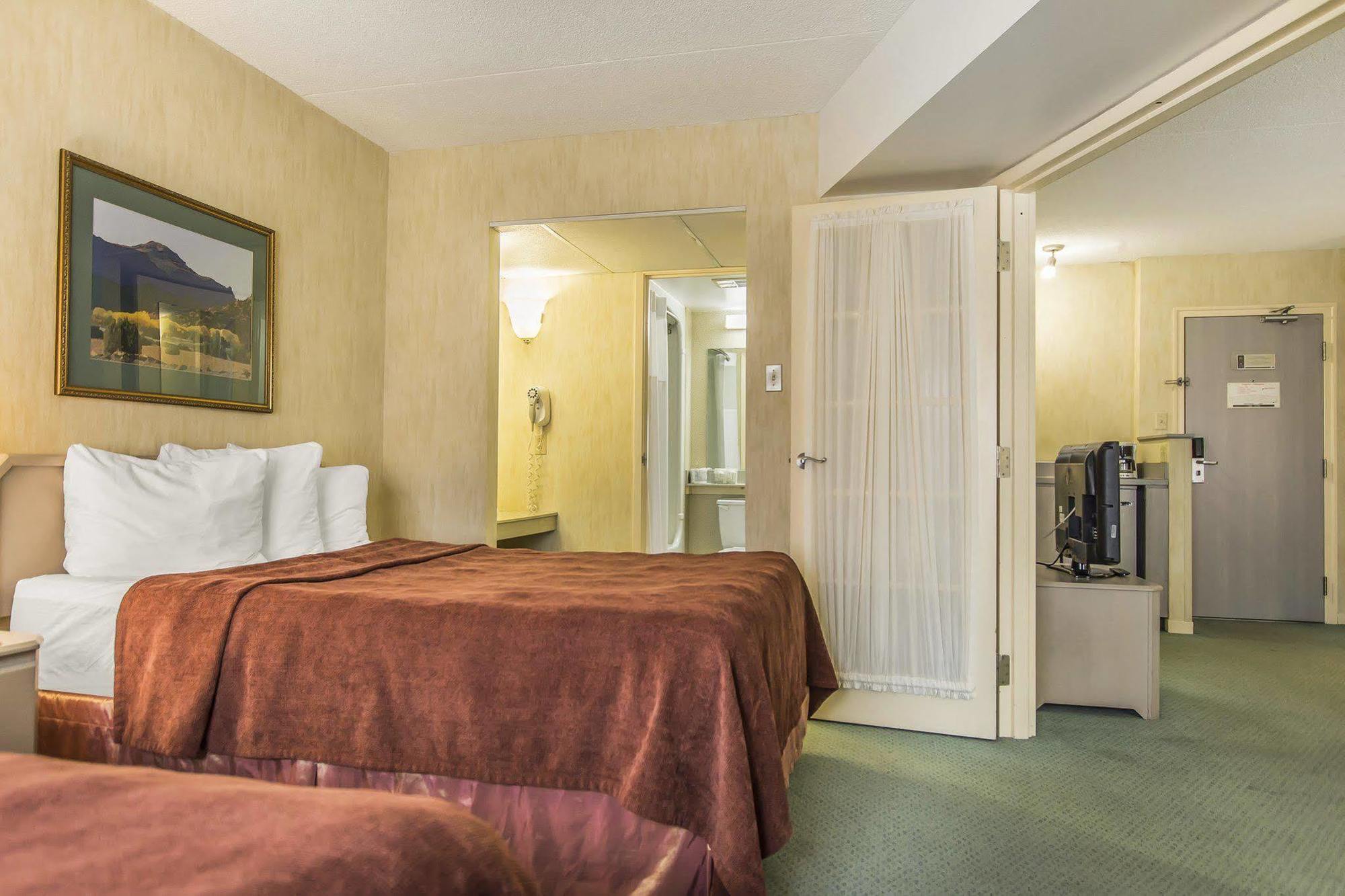 Quality Suites Quebec City Exterior photo