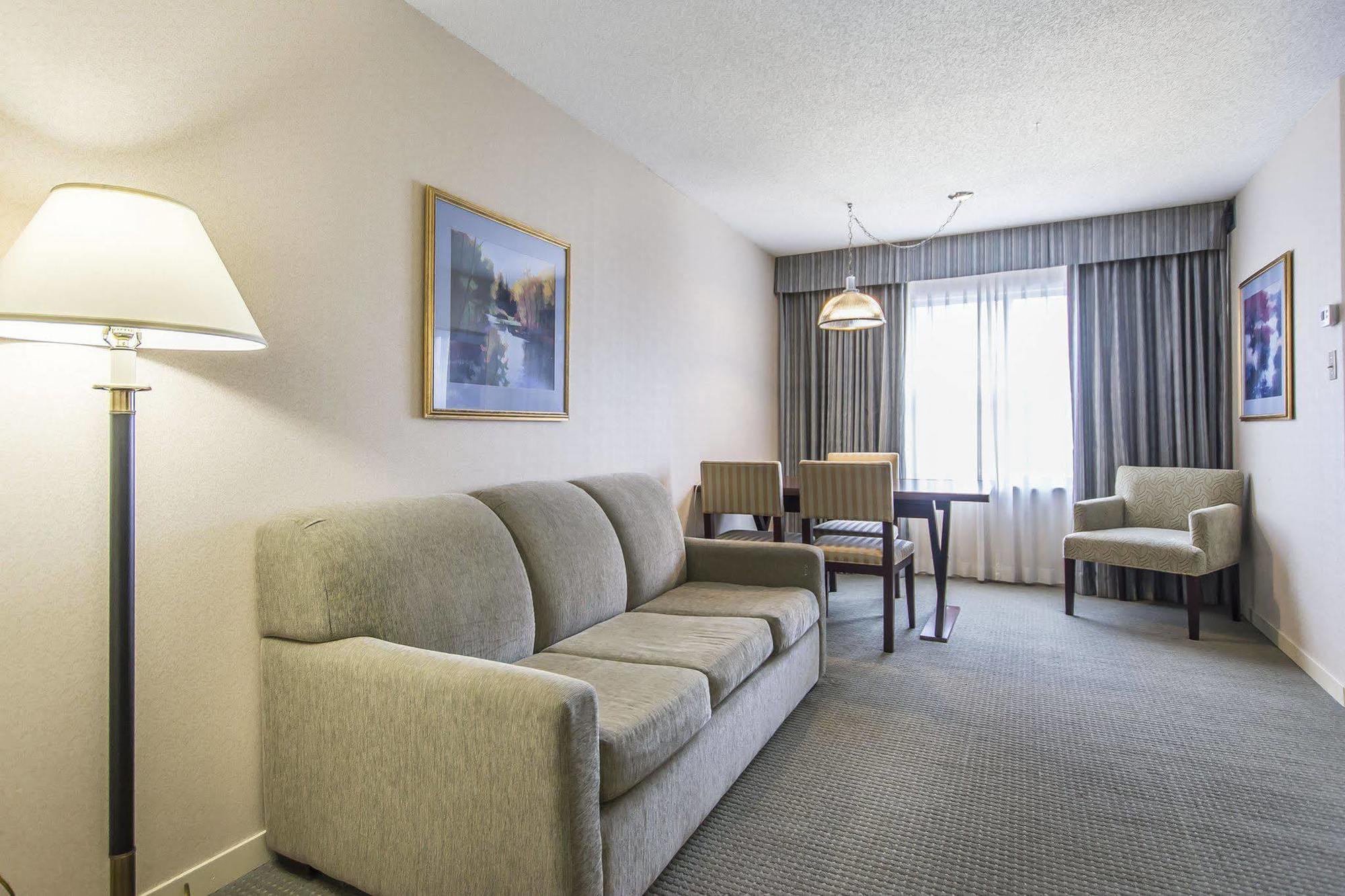 Quality Suites Quebec City Exterior photo