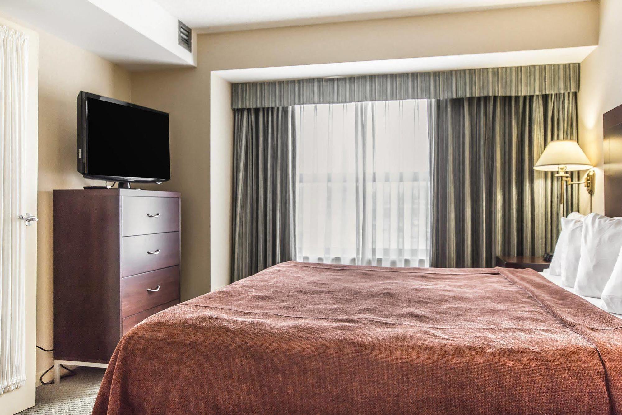 Quality Suites Quebec City Exterior photo