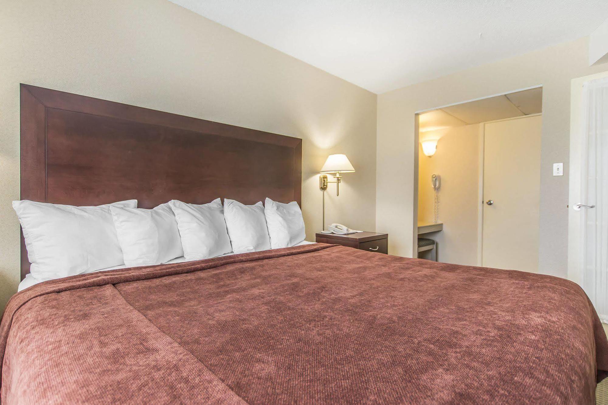 Quality Suites Quebec City Exterior photo