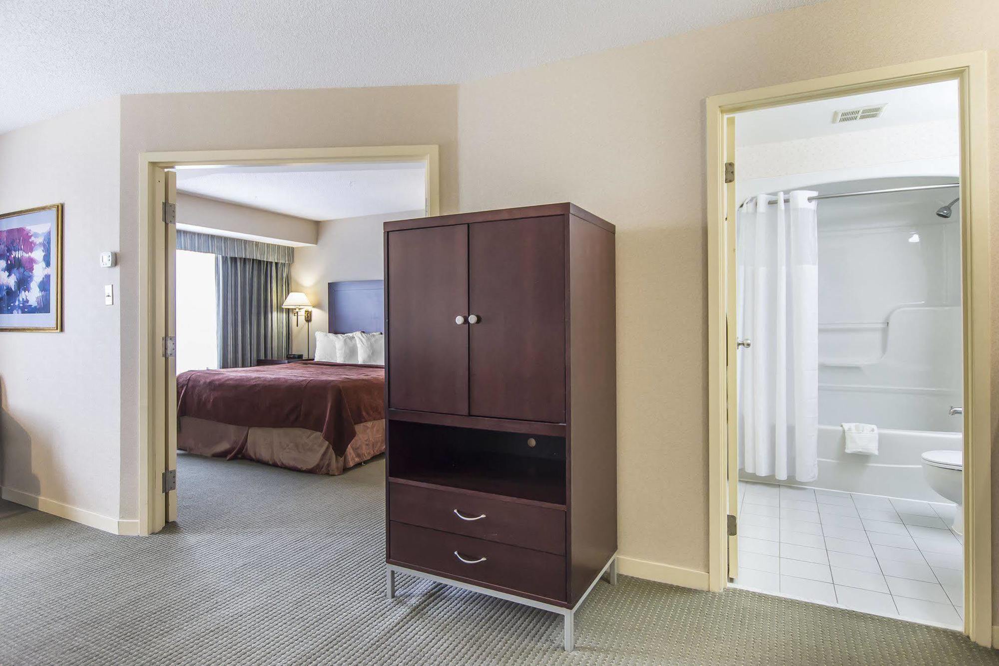 Quality Suites Quebec City Exterior photo