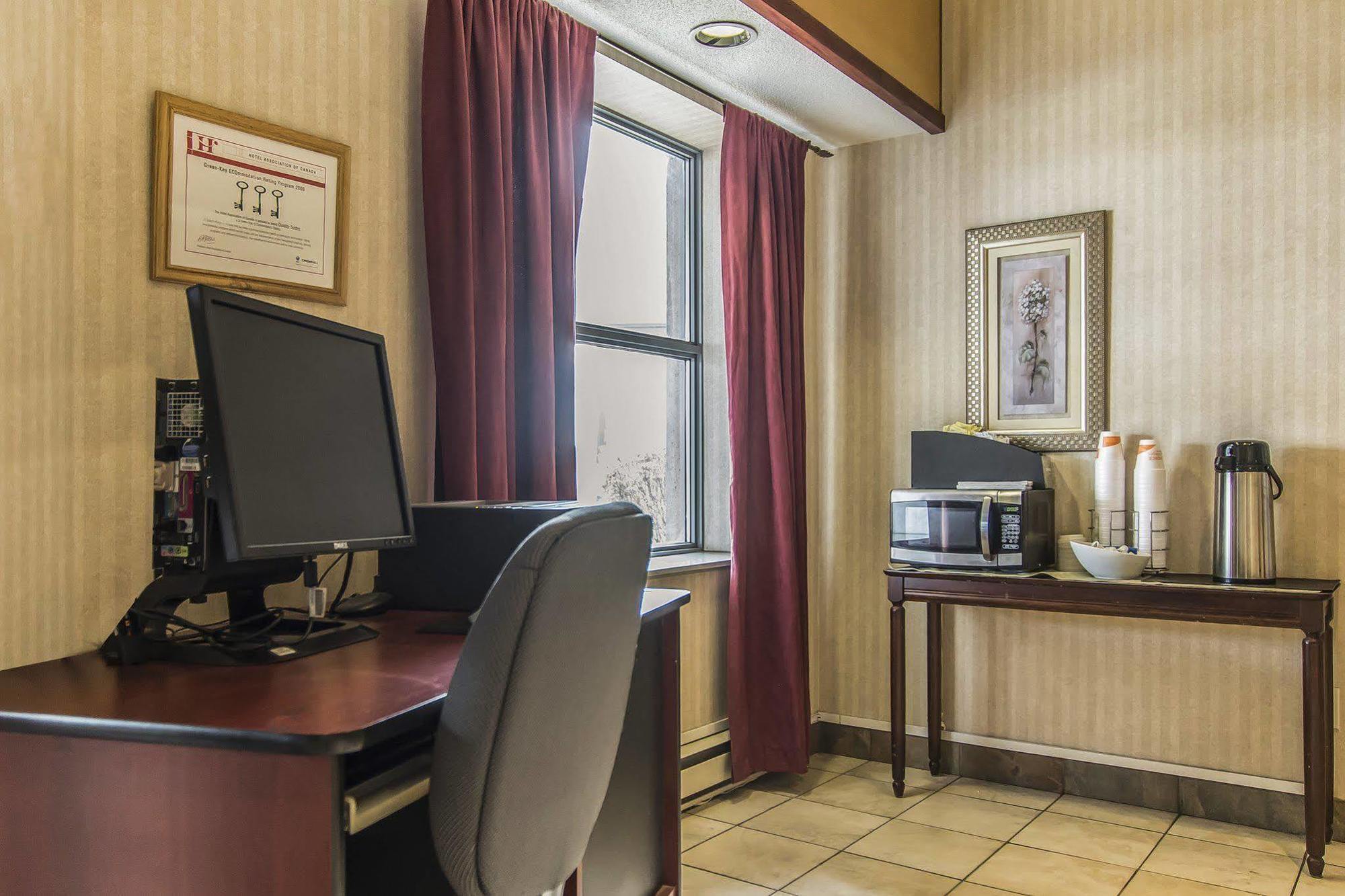 Quality Suites Quebec City Exterior photo