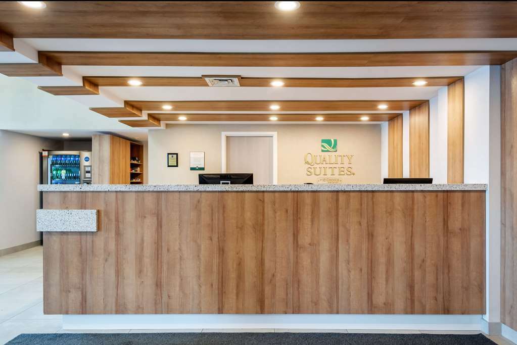 Quality Suites Quebec City Interior photo