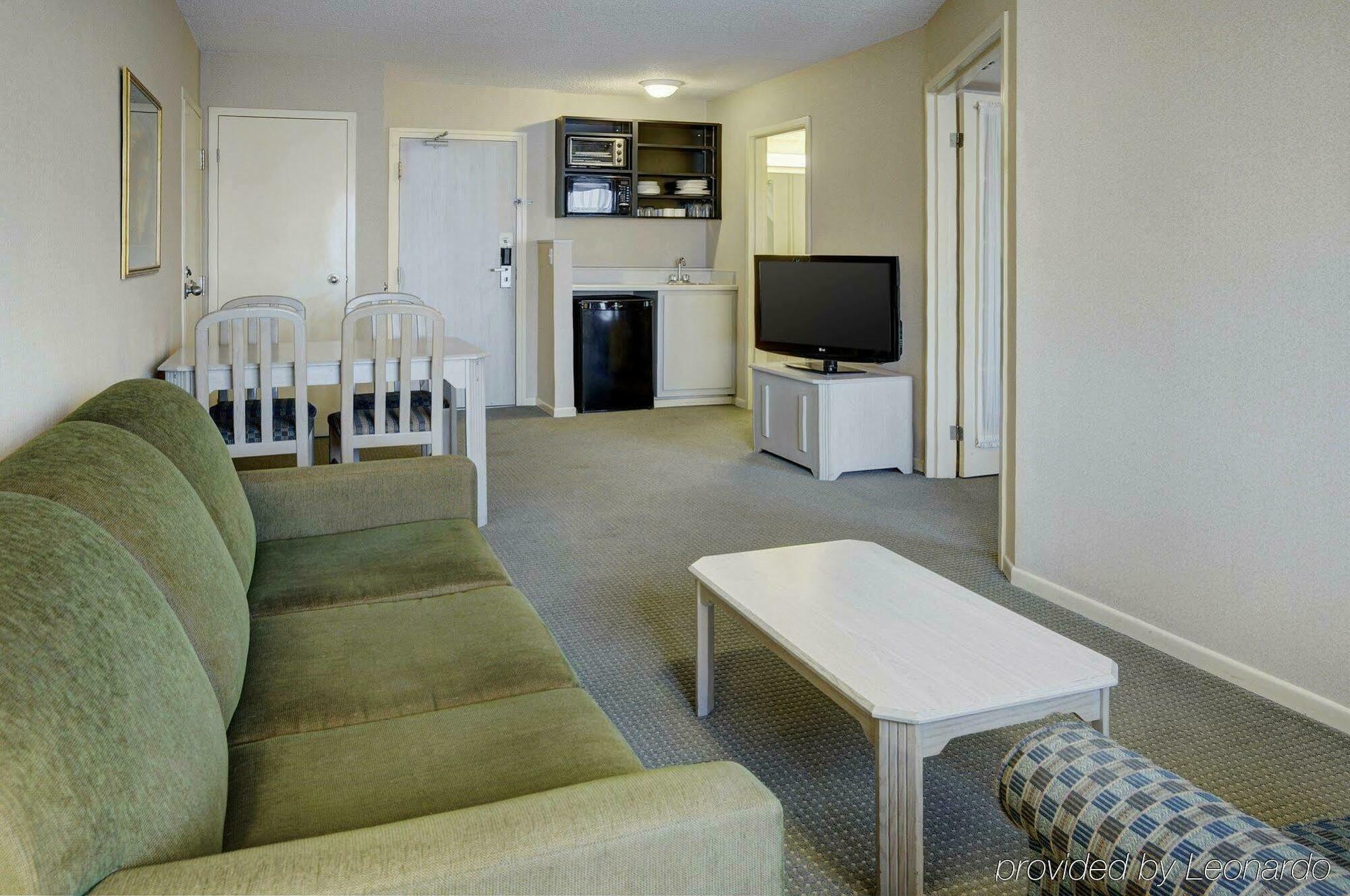 Quality Suites Quebec City Exterior photo