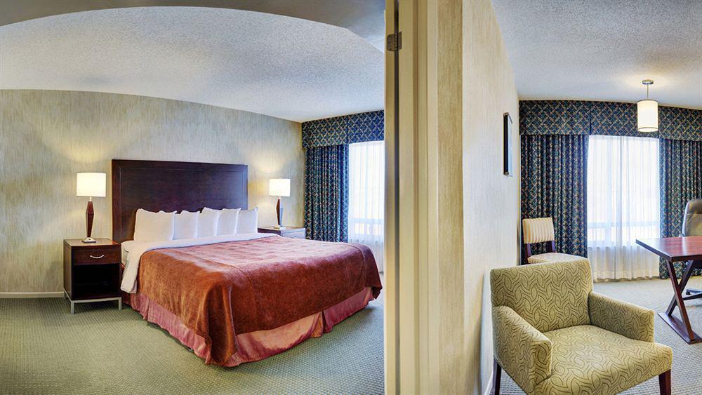 Quality Suites Quebec City Exterior photo