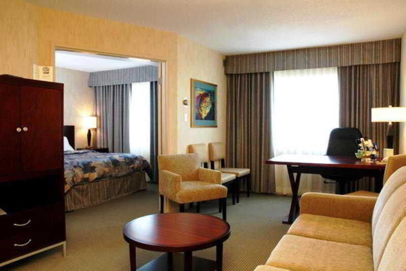 Quality Suites Quebec City Room photo